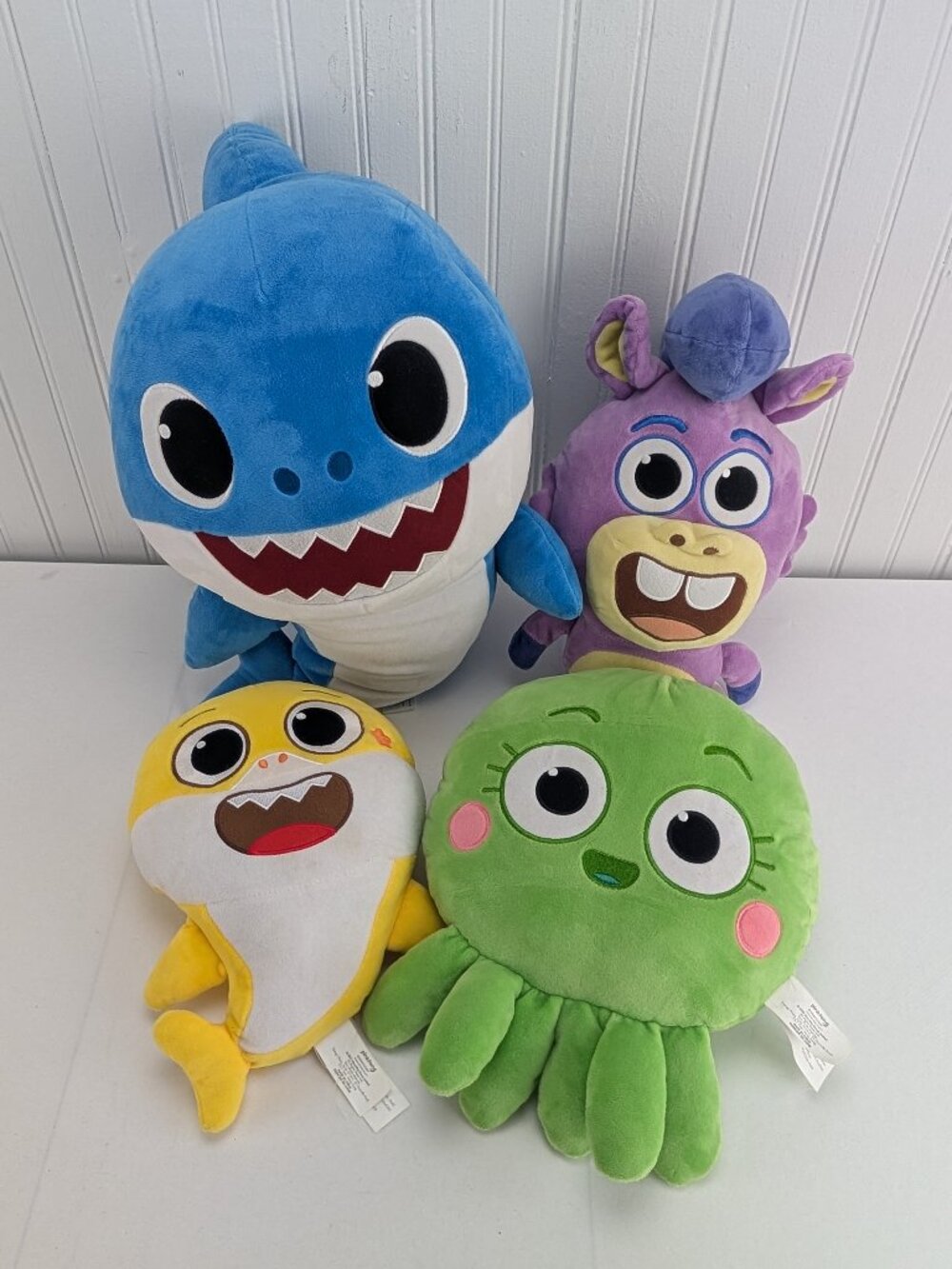 Pinkfong Baby Shark Plush Lot of 4 Daddy Brooklyn Vola Chucks WowWee 2020